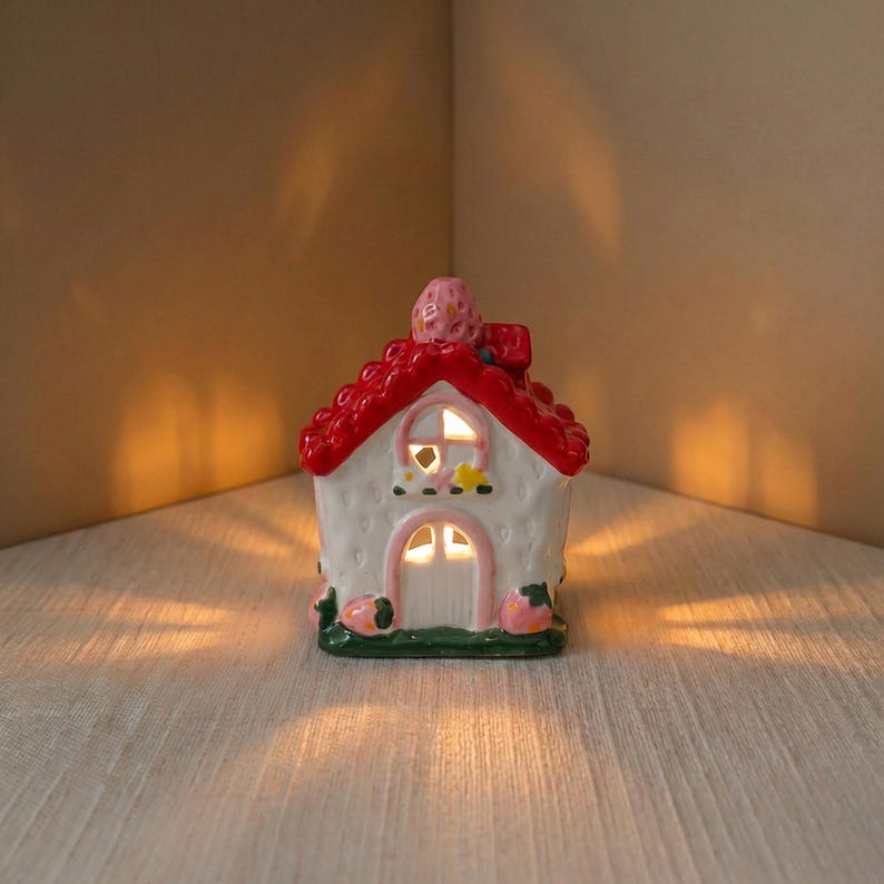 Keramik Nachtlicht Erdbeerhaus, handbemalt, Kawaii Cottagecore Schlafzimmer Dekor, LED, LR44