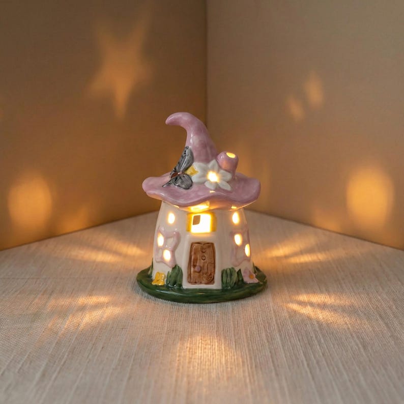 Keramik Pilz Gnom Cottage Nachtlicht, Hut Haus Lampe, Cottagecore Dekor, Schmetterling Blumen Regal Dekor, Wunderliches Schlafzimmer Licht