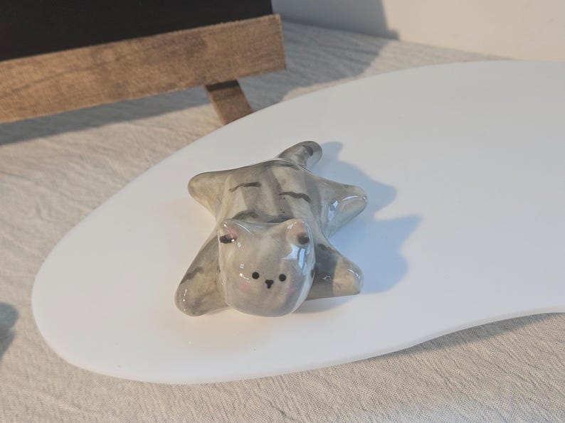 Handgefertigte Keramik Liegekatze Figur 2-3 Zoll, glänzend glasiert, Desktop Dekoration, Katzenliebhaber Geschenk